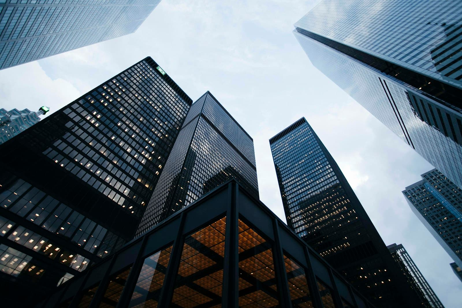 Off-Plan vs Ready Property in Dubai: Which Is the Better Buy?
